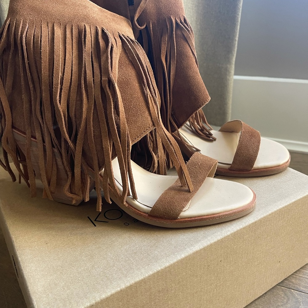 KOOLABURRA CHESTNUT BROWN SUEDE/ LEATHER OPEN TOE BOOTS. WOMEN'S US 9